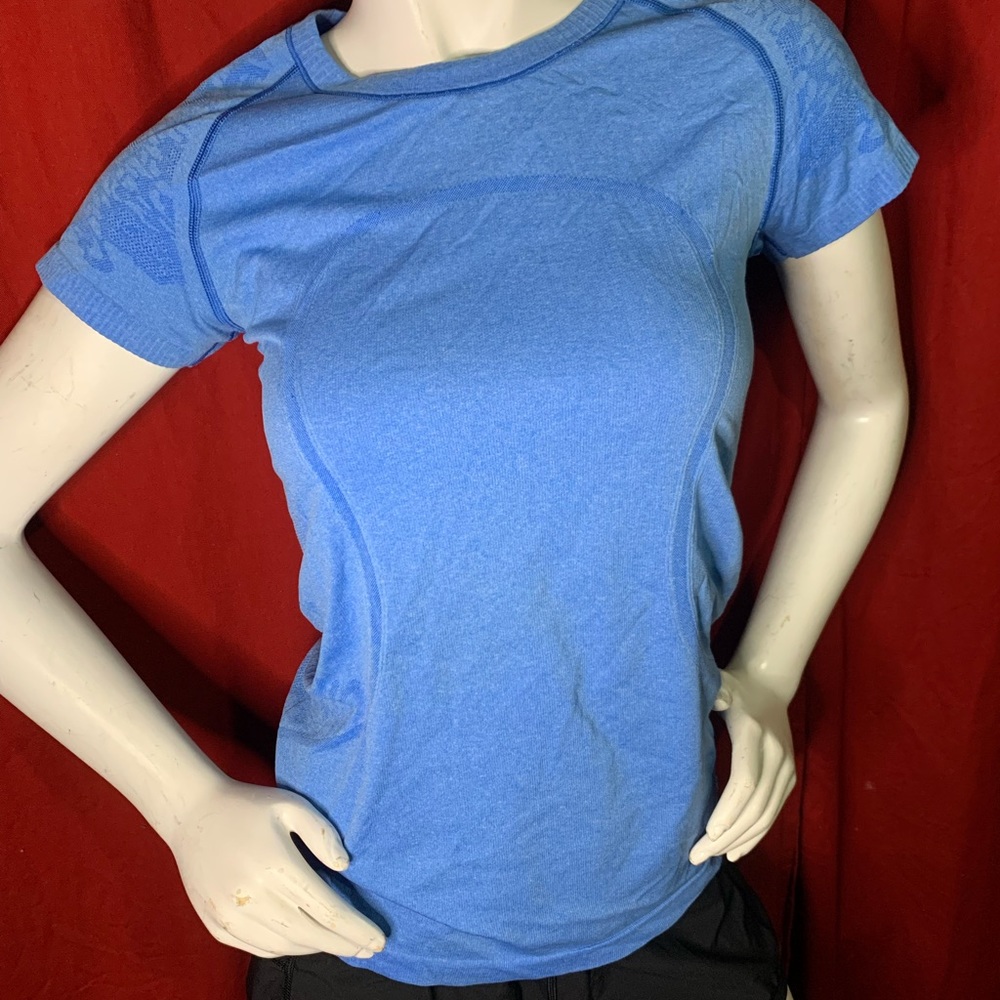 Lululemon size 8 swiftly shirt